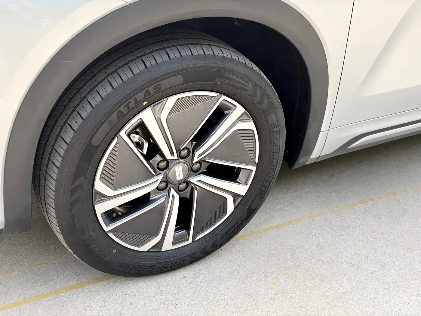 Geely Galaxy Galaxy Starship 7 EM-i 2025 Model 120km Explorer+ Edition фото 12