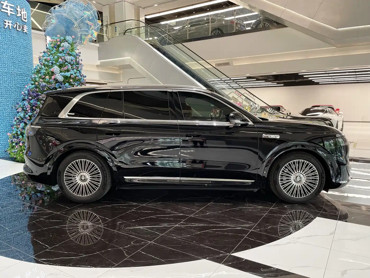 AITO Wenjie AITO M8 2025 Range Extender Max+ Edition 53.4kWh 5-seater фото 16