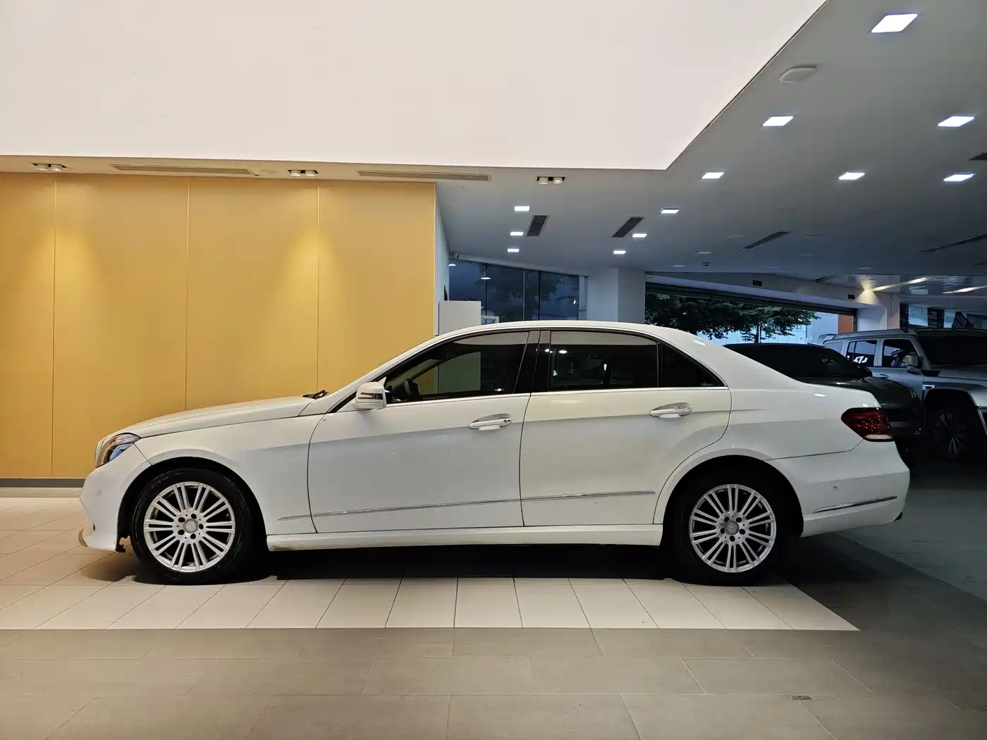 Mercedes-Benz E-Class (Import) 2009 Model E 300 Elegance Version фото 6