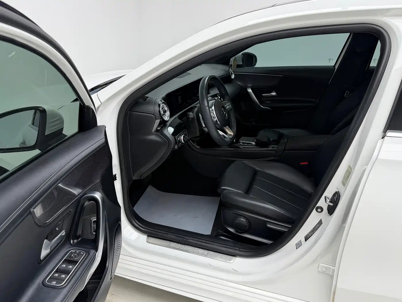 Mercedes-Benz A-Class 2022 A 200 L Sport Sedan Dynamic фото 15