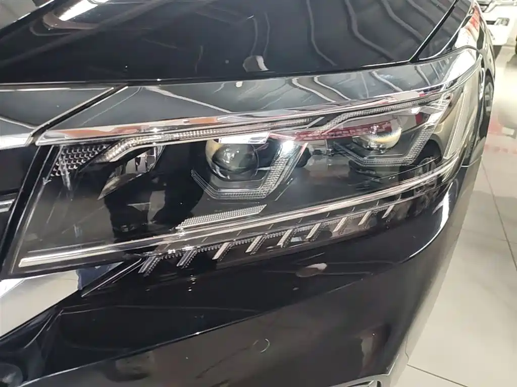 Volkswagen Passat 2020 Facelift 330TSI Luxury China VI фото 24