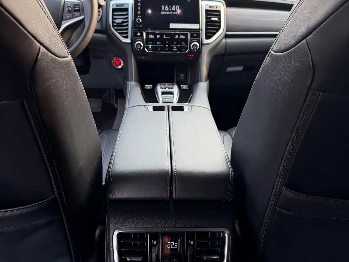 Фото 8 - Honda UR-V