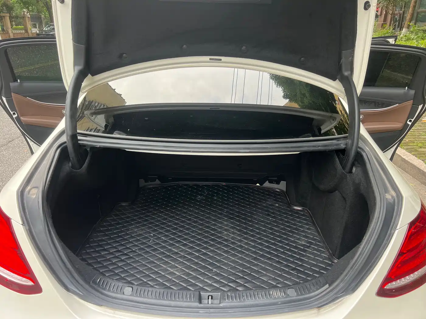 Mercedes-Benz E-Class 2017 E 200 L 4MATIC фото 20