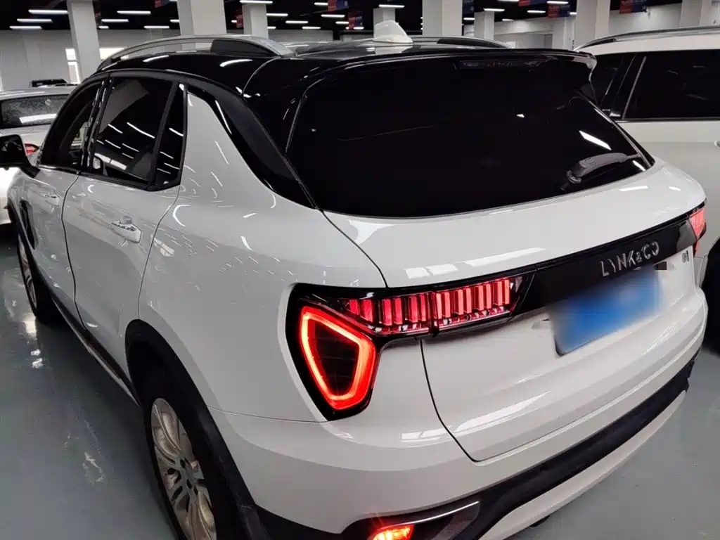 Lynk & Co 01 2017 2.0T 2WD Pro Version фото 23