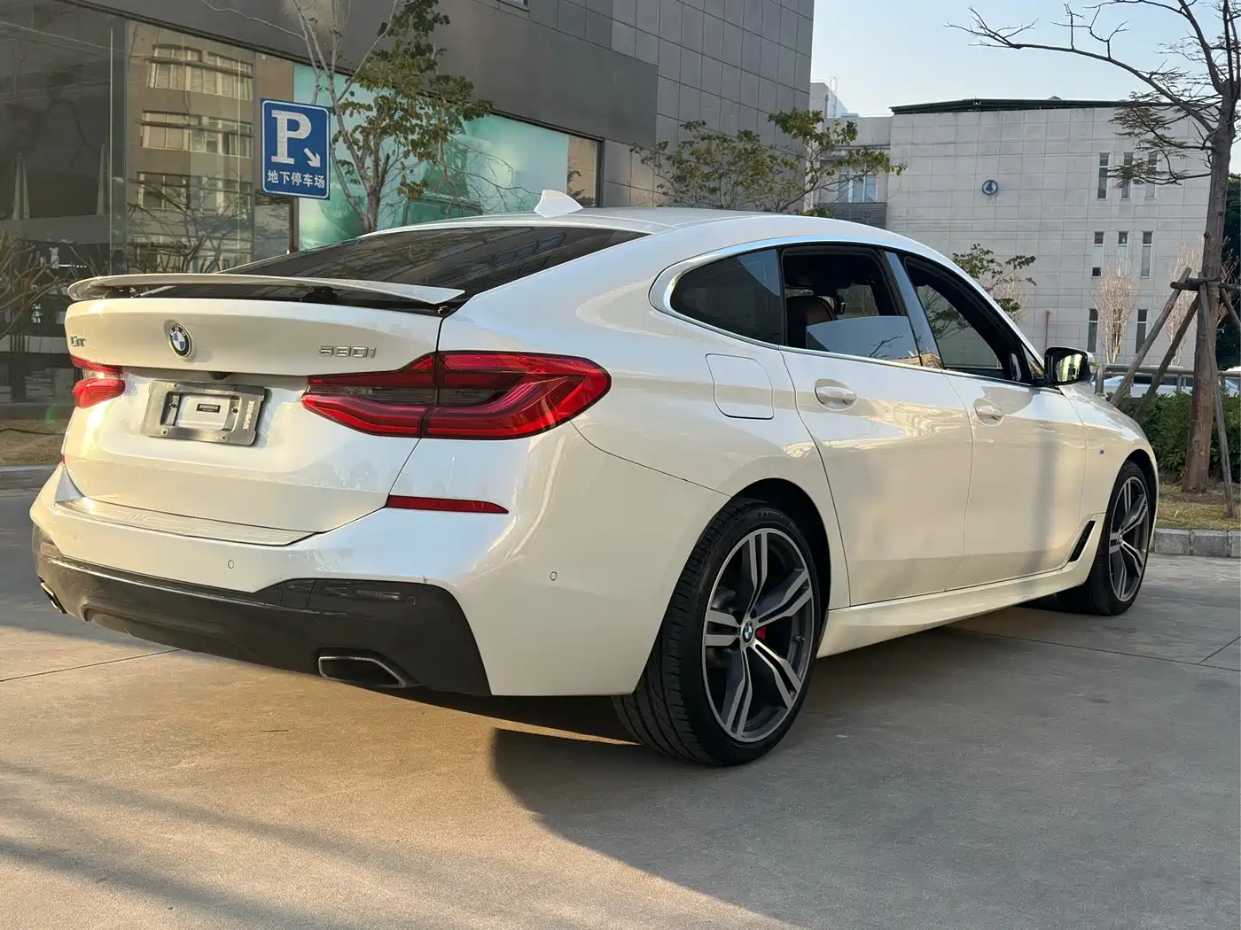 BMW 6 Series GT 2019 630i M Sport Grand Tourer Edition фото 4