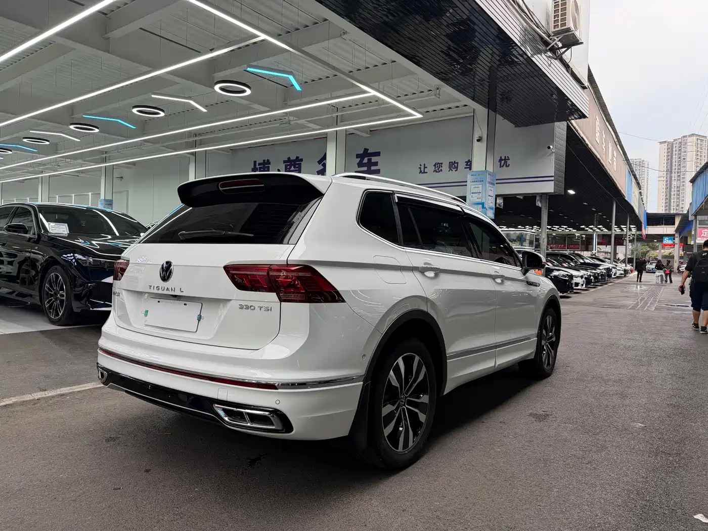 Volkswagen Tiguan L 2024 330TSI Automatic 2WD R-Line Premium Enjoyment Edition фото 21