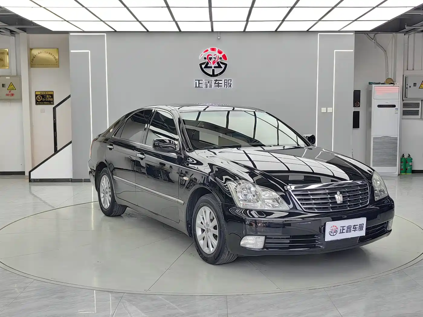 Toyota Crown 2005 Model 3.0L Royal фото 3
