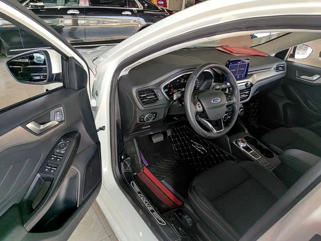 Ford Focus 2020 2020 Hatchback EcoBoost 180 Auto Trend Edition