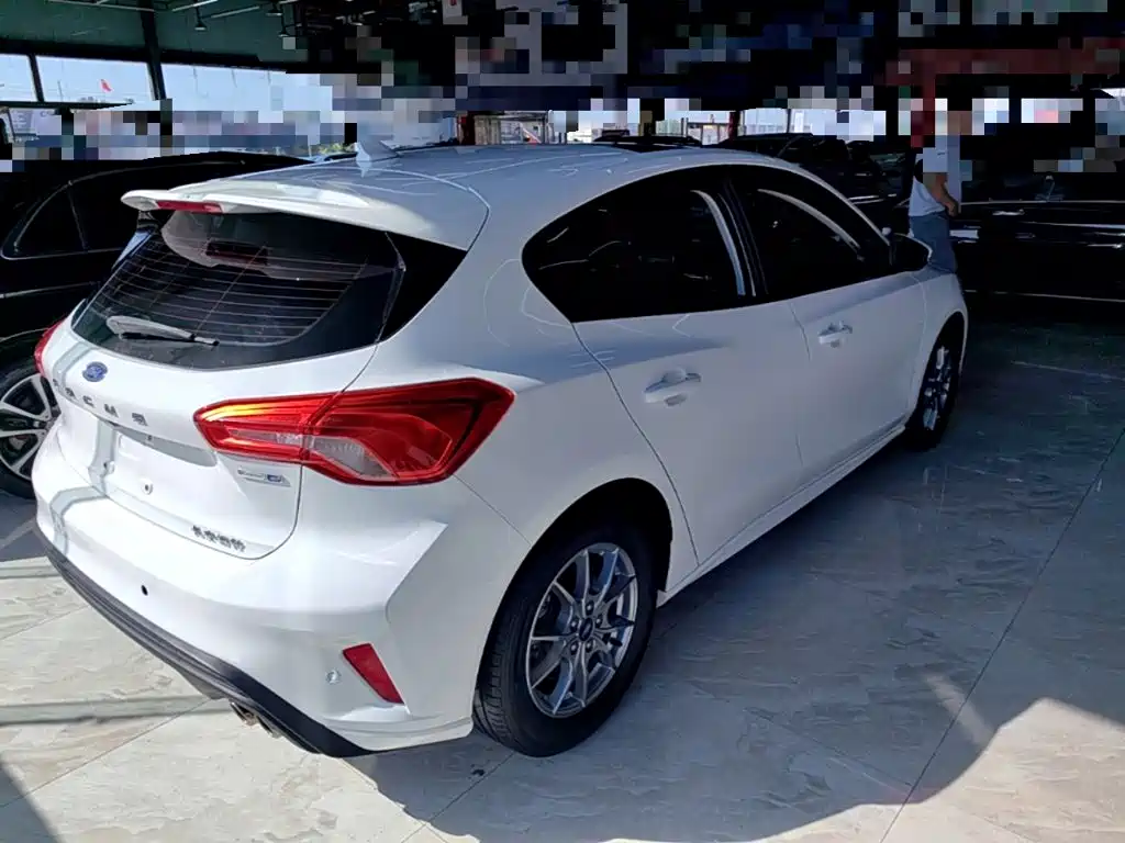 Фото 7 - Ford Focus