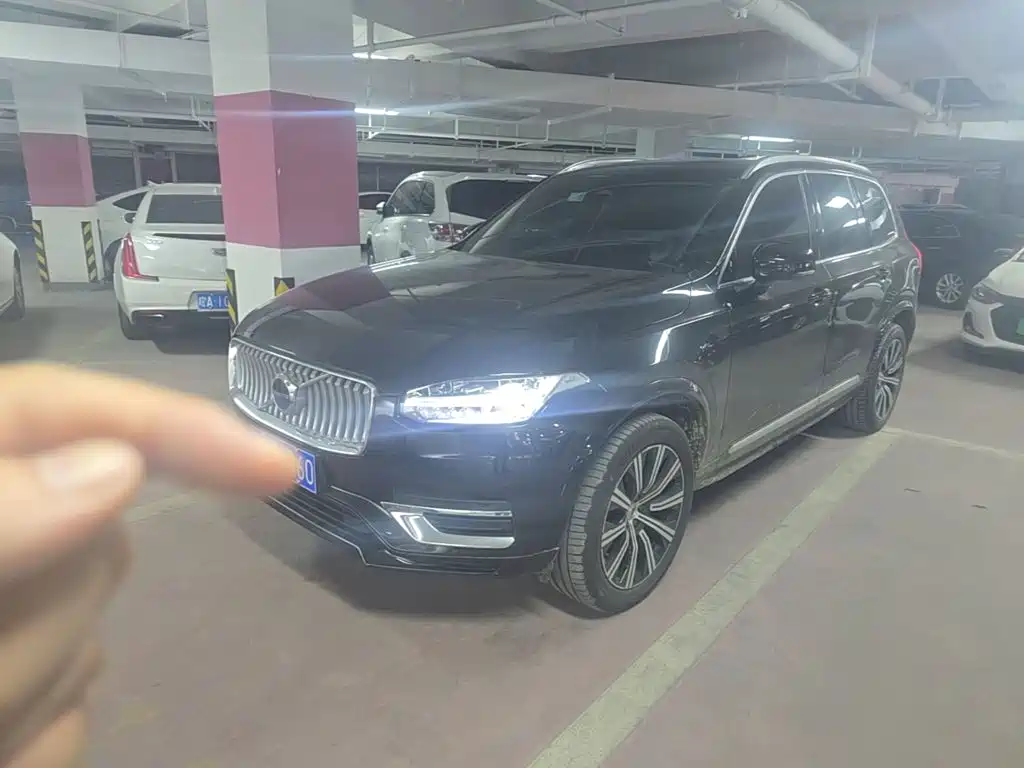 Фото 1 - Volvo XC90