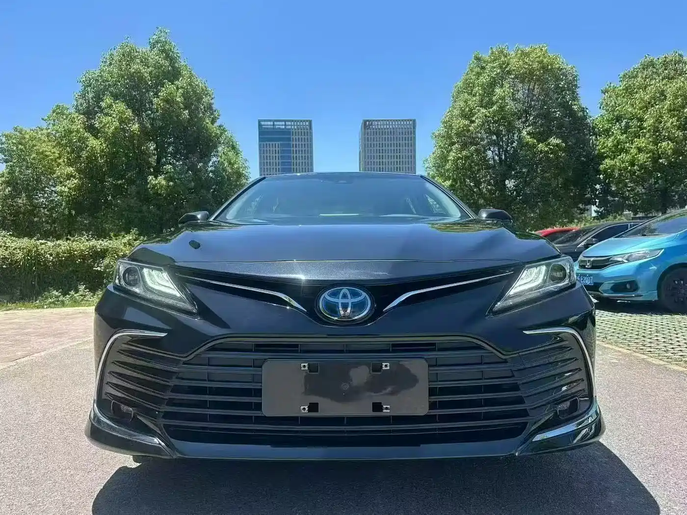 Toyota Camry 2021 Hybrid 2.5HG Luxury Edition фото 2