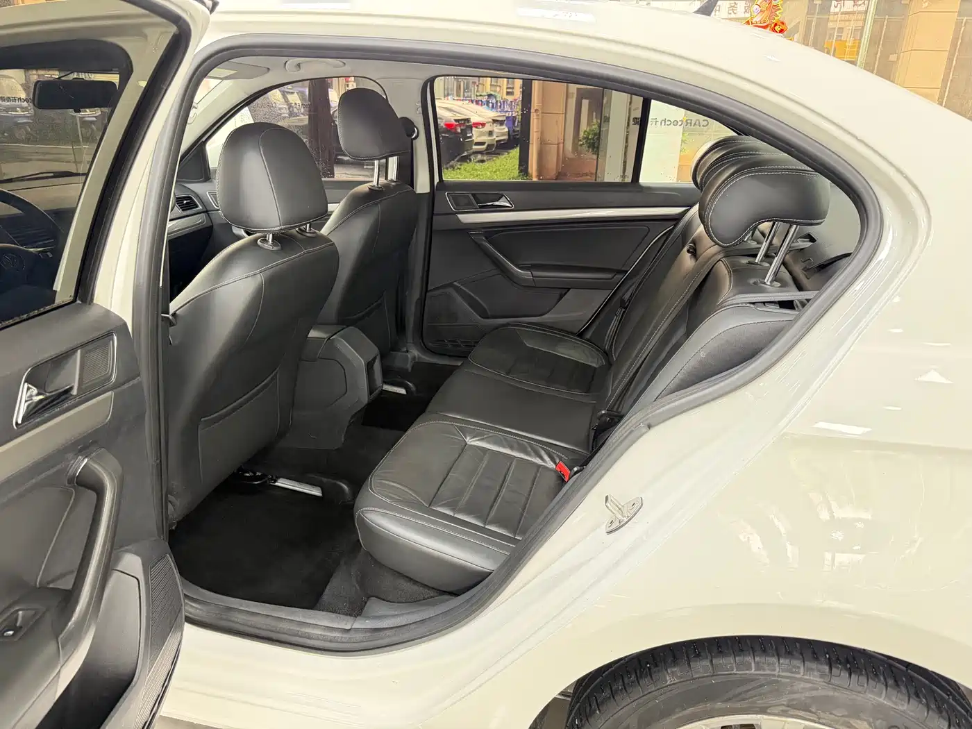 Volkswagen Lavida 2017 1.6L Automatic Comfort Edition фото 5