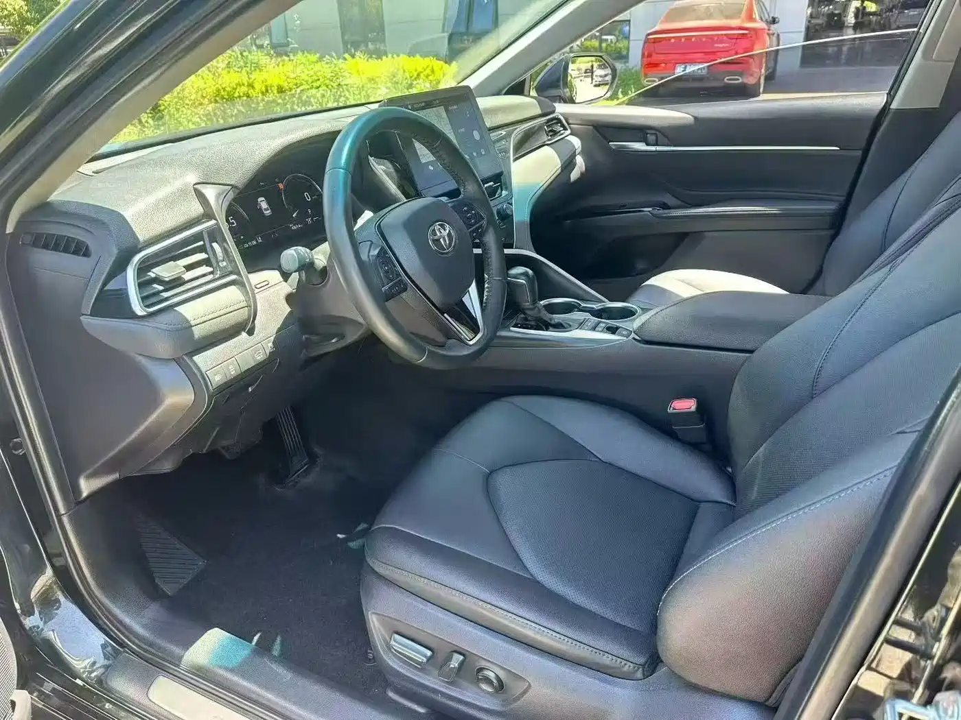 Toyota Camry 2021 Hybrid 2.5HG Luxury Edition фото 4