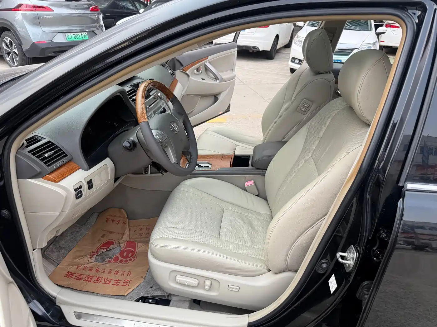 Toyota Camry 2013 200G Classic Luxury Edition фото 28