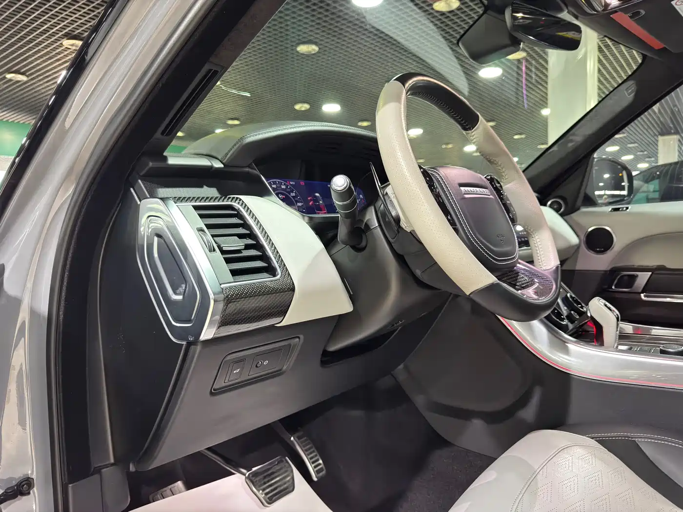 Land Rover Range Rover Sport 2022 Model 5.0 SC V8 SVR Peak Collector's Edition фото 14