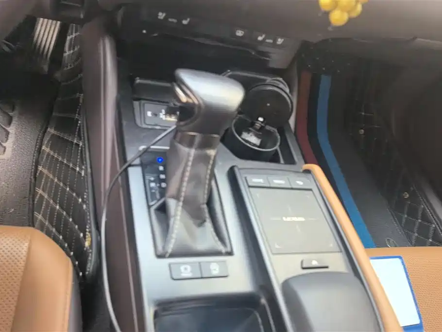 Lexus ES 2020 200 Luxury фото 16