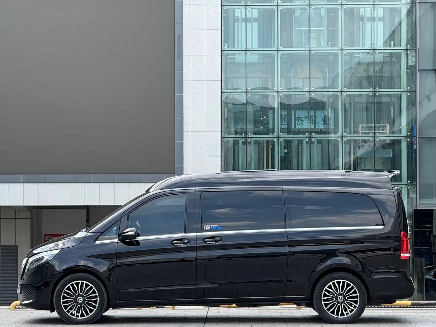 Mercedes-Benz V-Class 2021 V 260 L Long Wheelbase Luxury Edition фото 23