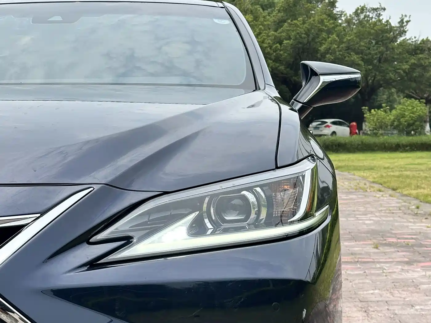 Фото 12 - Lexus ES