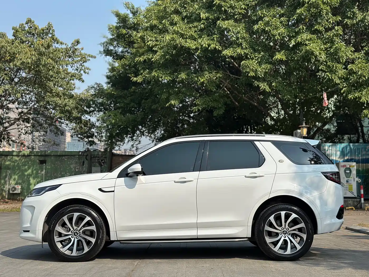 LAND ROVER DISCOVER SPORTS