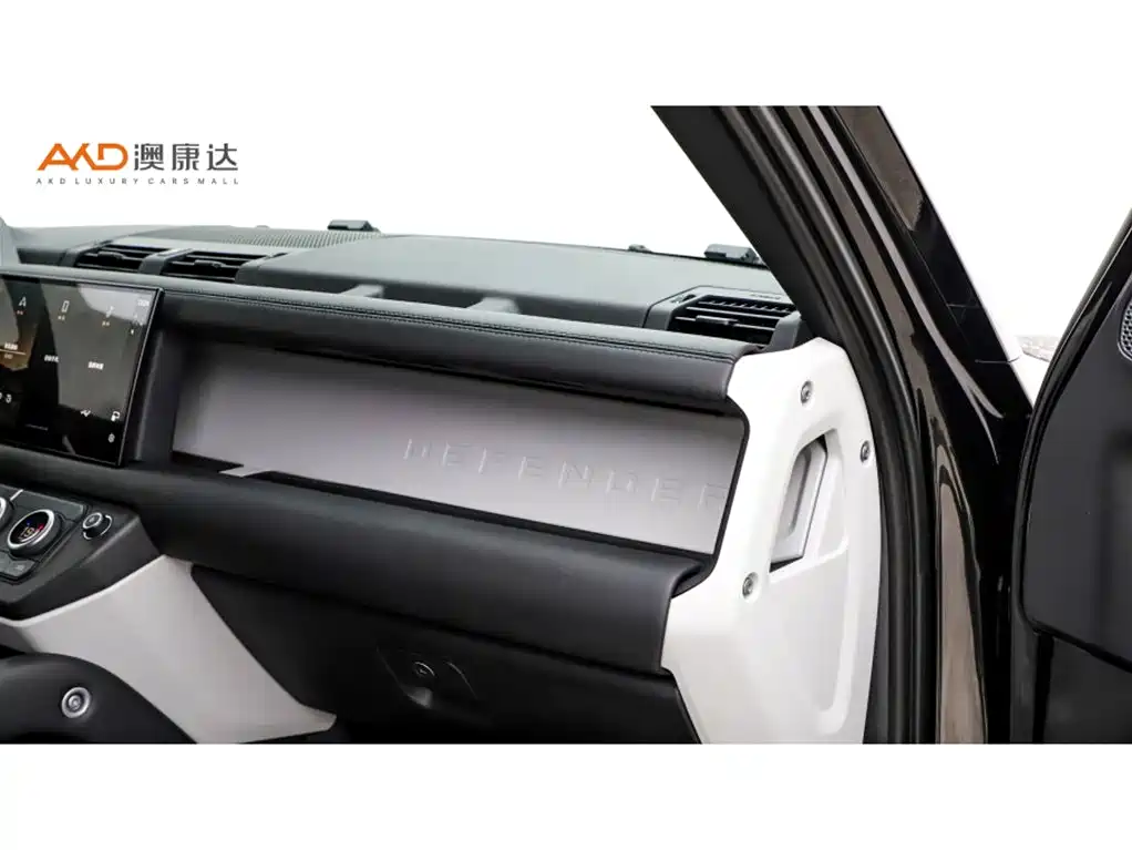 Land Rover Defender 2023 Facelift 90 3.0T P400 XS фото 9