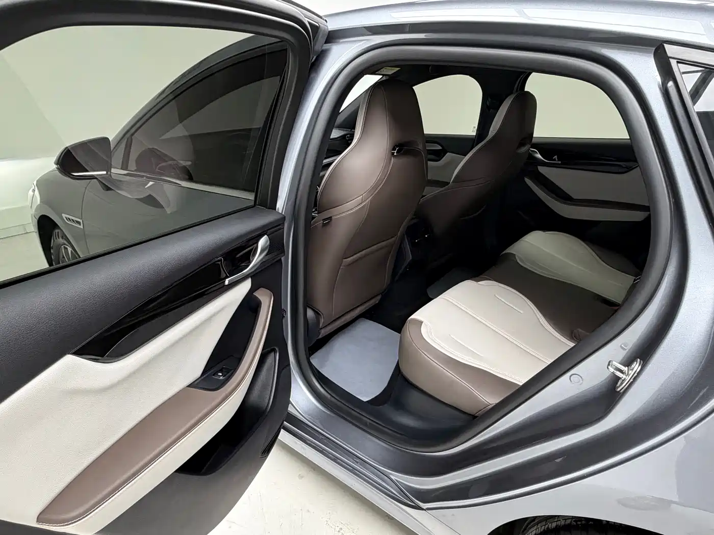 BYD Qin PLUS 2023 Champion Edition DM-i 55KM Leading фото 13