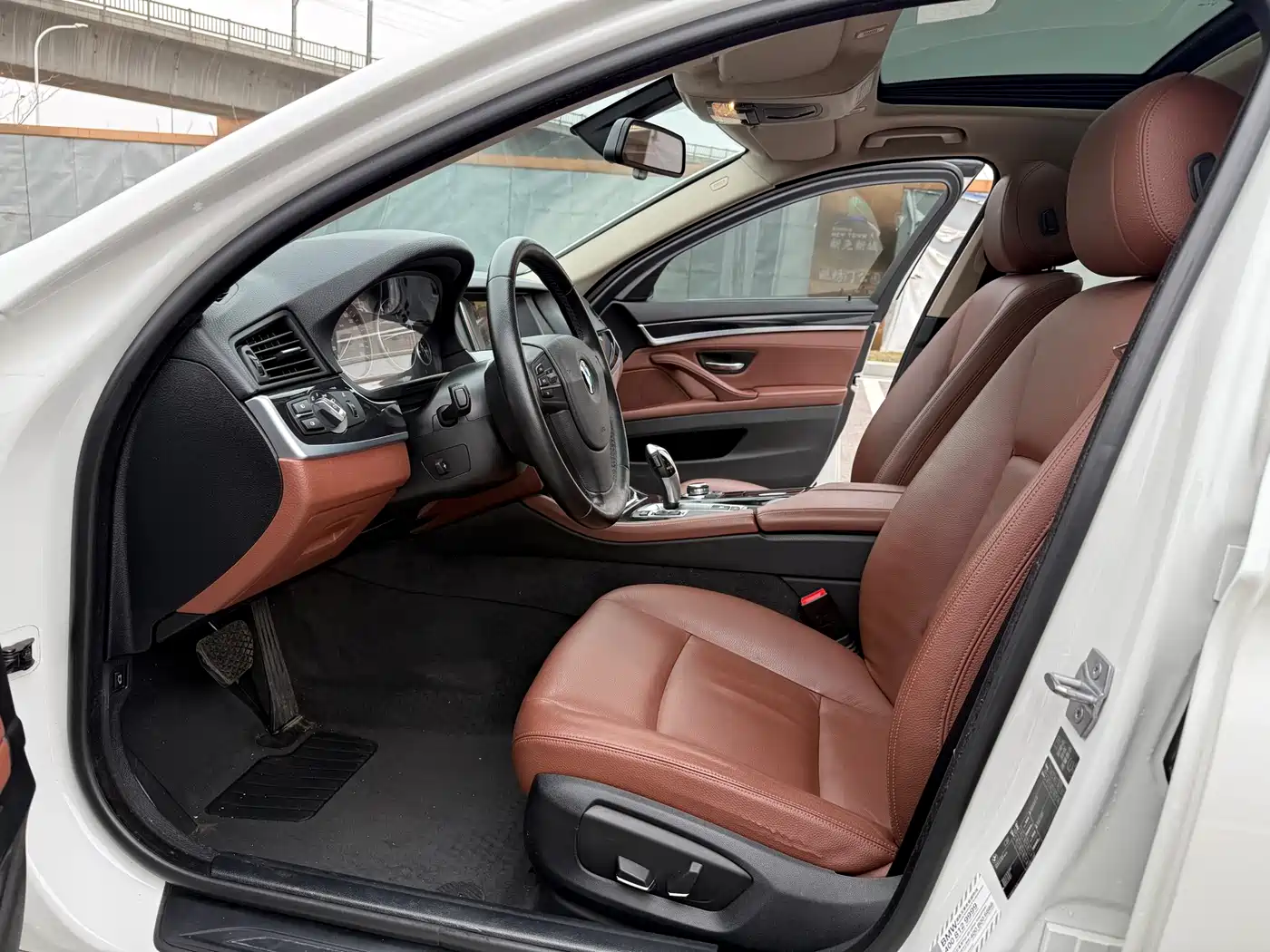 BMW 5 Series (Import) 2014 520i Classic фото 10