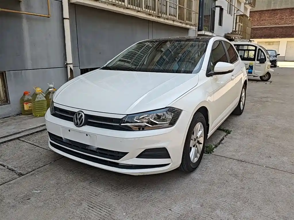 VOLKSWAGEN POLO