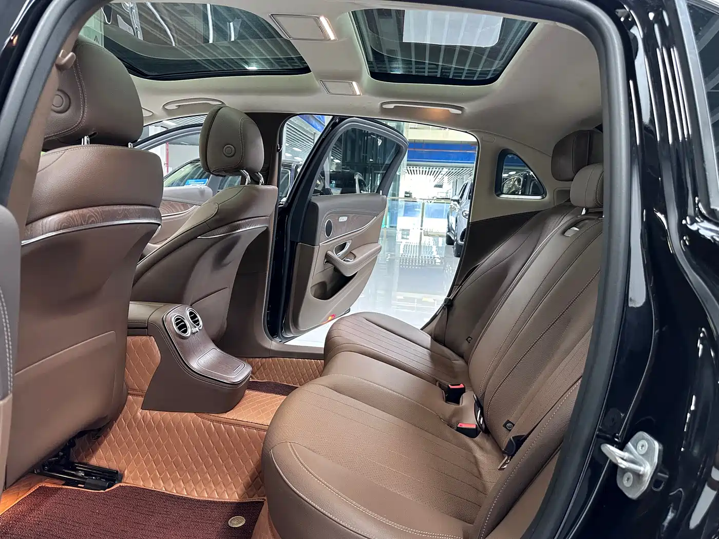 Mercedes-Benz E-Class 2022 E 300 L Fashion фото 10