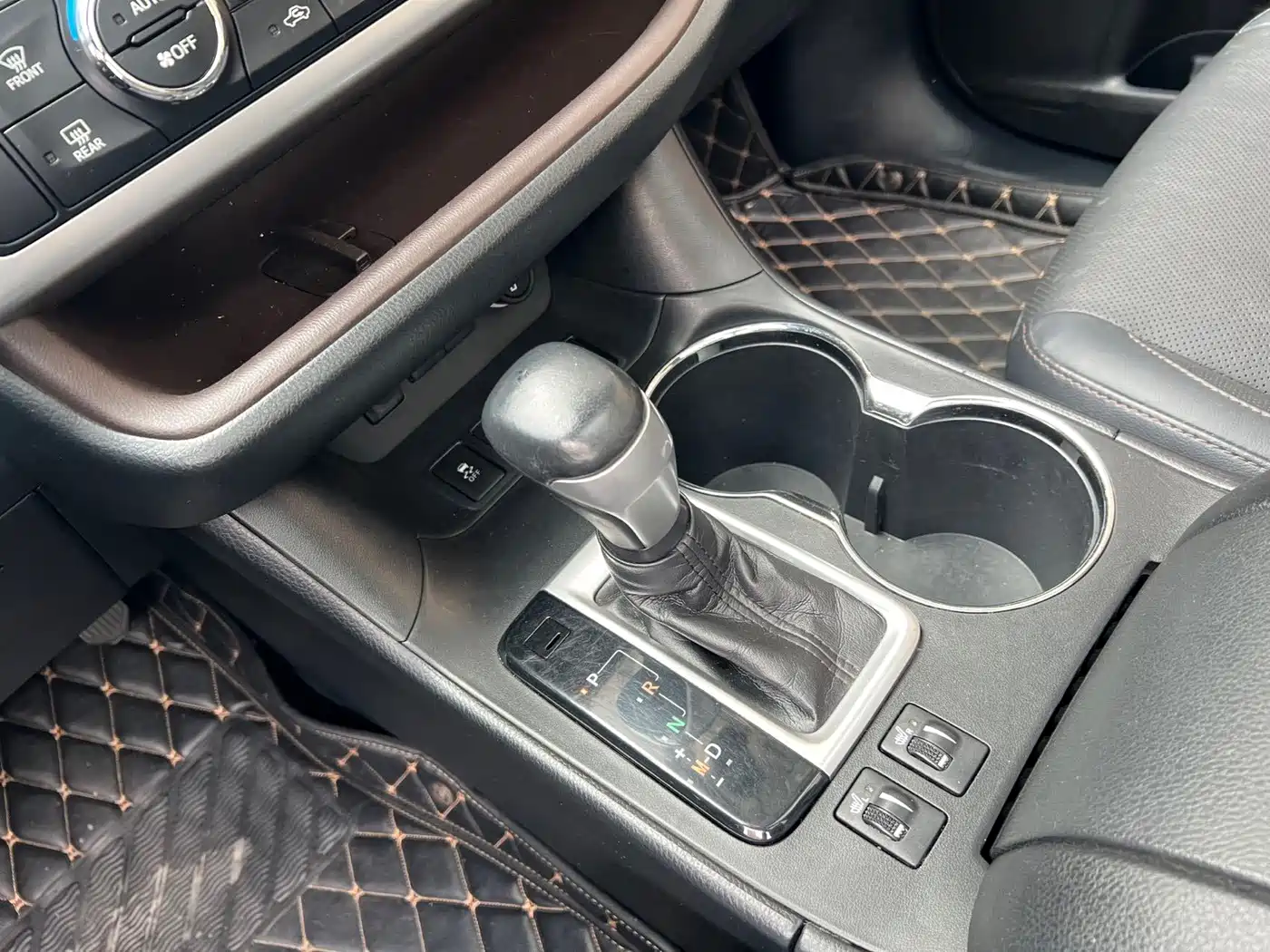 صورة 8 - Toyota Highlander