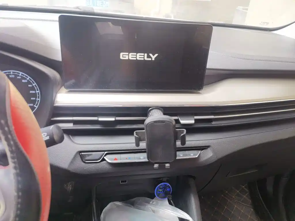 Photo 14 - Geely Vision X3