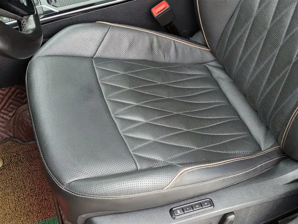 Volkswagen Passat 2019 330TSI Luxury Edition China VI фото 12
