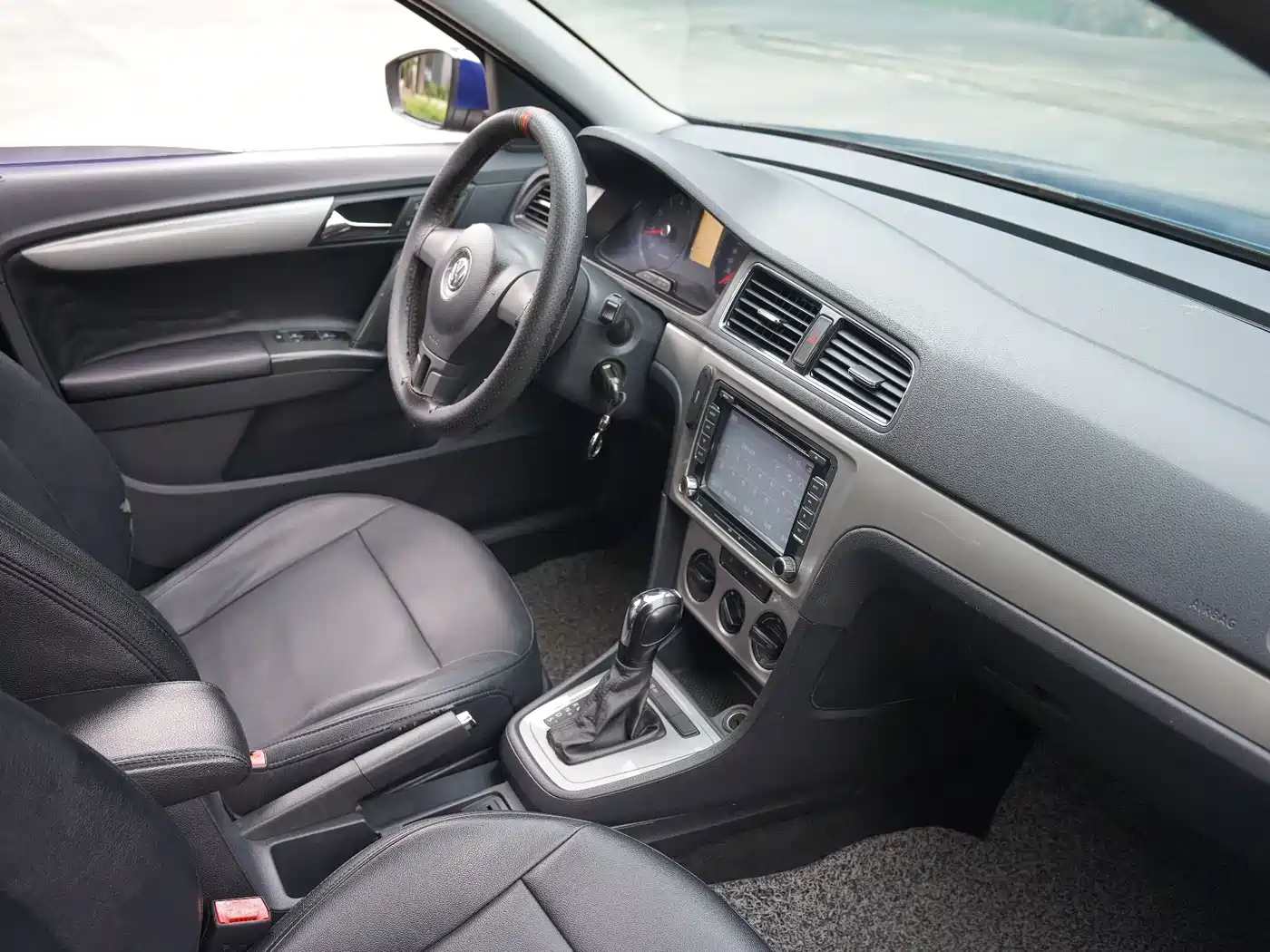 Volkswagen Lavida Tour 2013 1.6L Automatic Trend Style фото 12