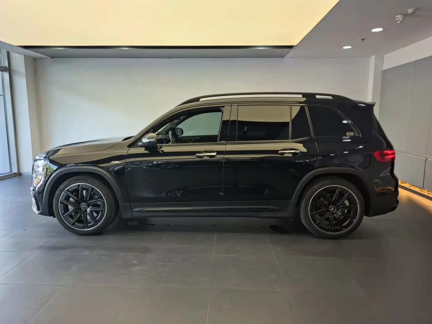 MERCEDES-BENZ GLB AMG