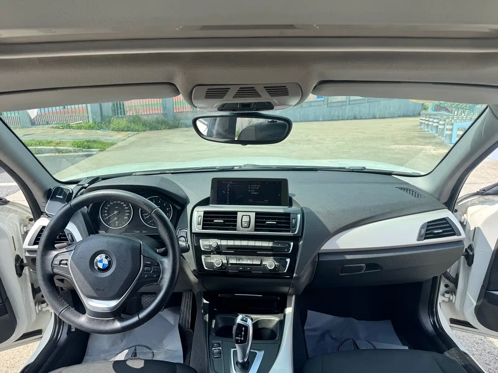Photo 12 - BMW 1 Series (Import)