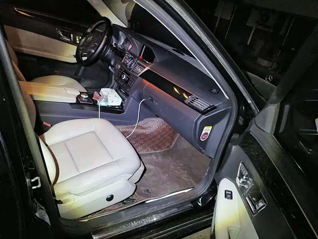 Mercedes-Benz E-Class (Import) 2010 2009 Model E 300 Fashion Version