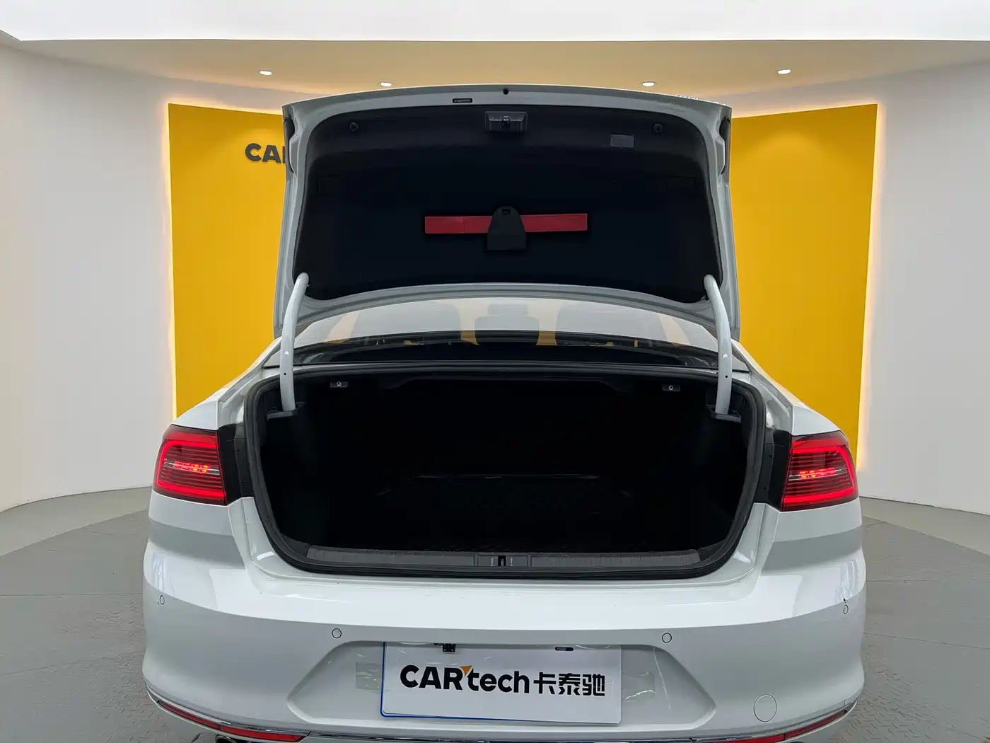 Volkswagen Magotan 2017 330TSI DSG Leading фото 27