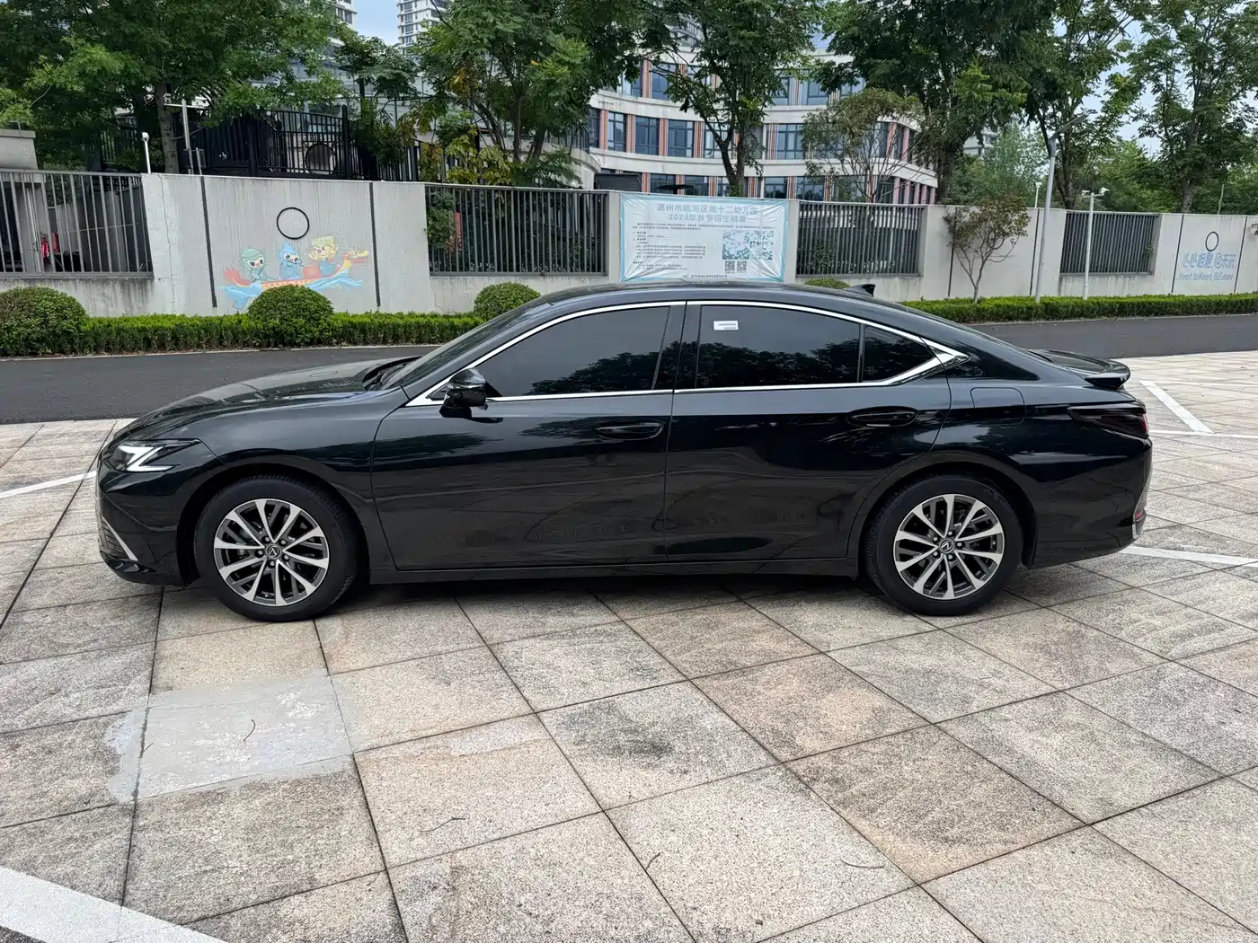 Lexus ES 2026 2025 300h Ultimate Edition