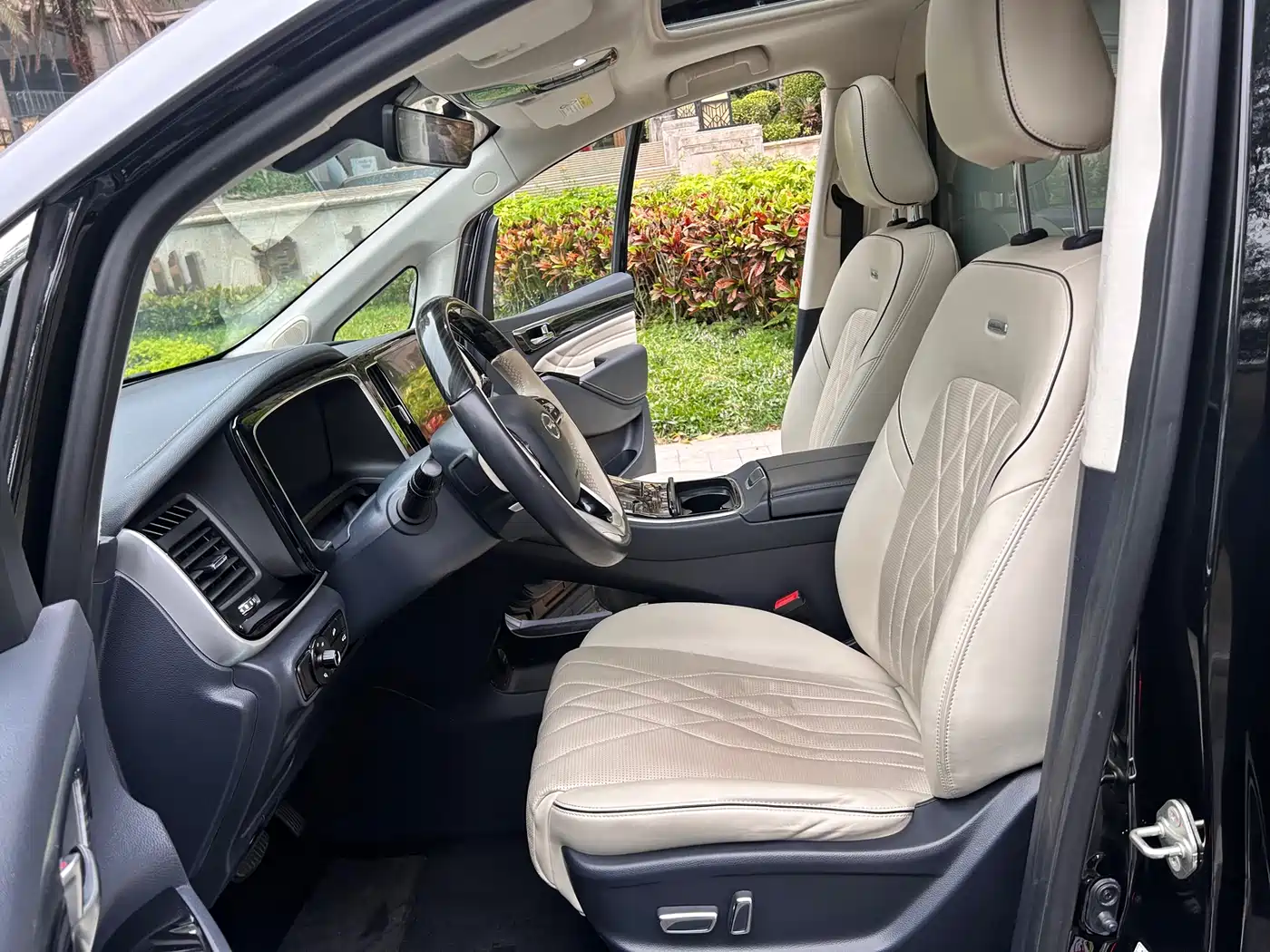 GAC Trumpchi Trumpchi M8 2021 Master Series 390T 4-Seat Glory Edition фото 11