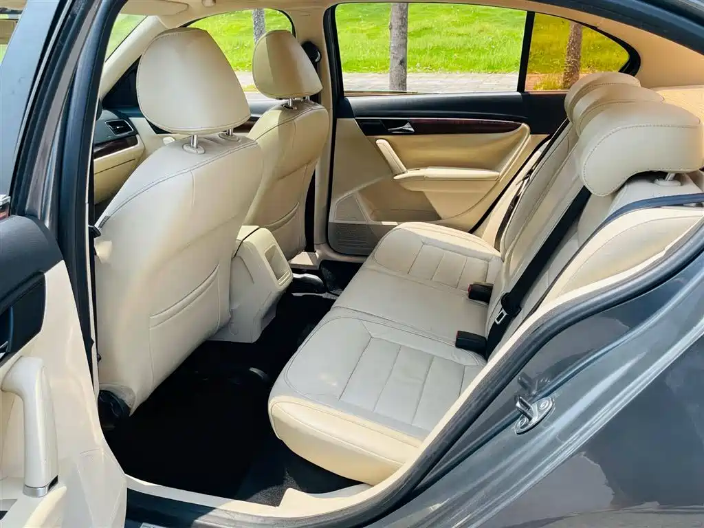Volkswagen Lavida 2013 Facelift Classic 1.6L Automatic Comfort фото 9
