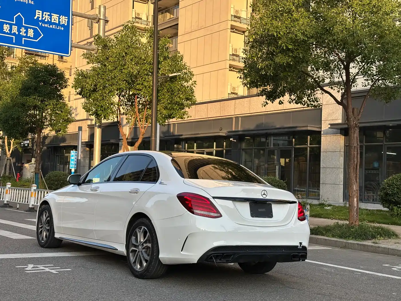 Mercedes-Benz C-Class 2015 Facelift C 200 L Sport фото 19