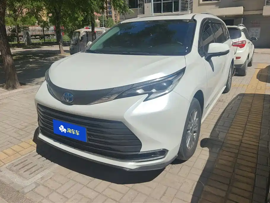 Toyota Sienna 2023 2.5L Hybrid Comfort Edition