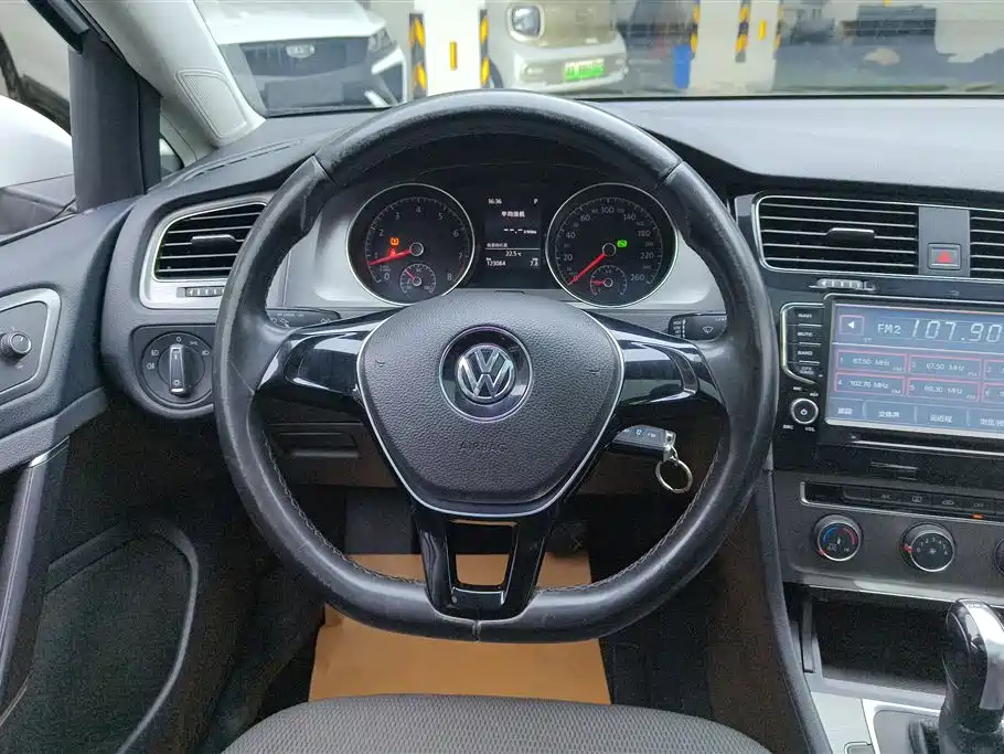 Volkswagen Golf 2016 230TSI Automatic Comfort фото 15