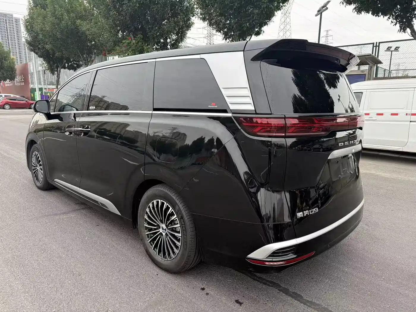 Denza D9 2022 DM-i 970 All-Wheel Drive Honor Edition фото 9