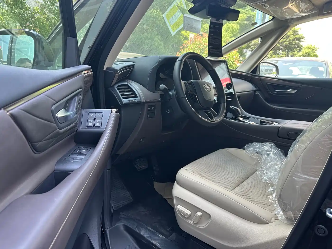 Toyota Alphard 2025 Hybrid 2.5L Prestige Gold Edition фото 5