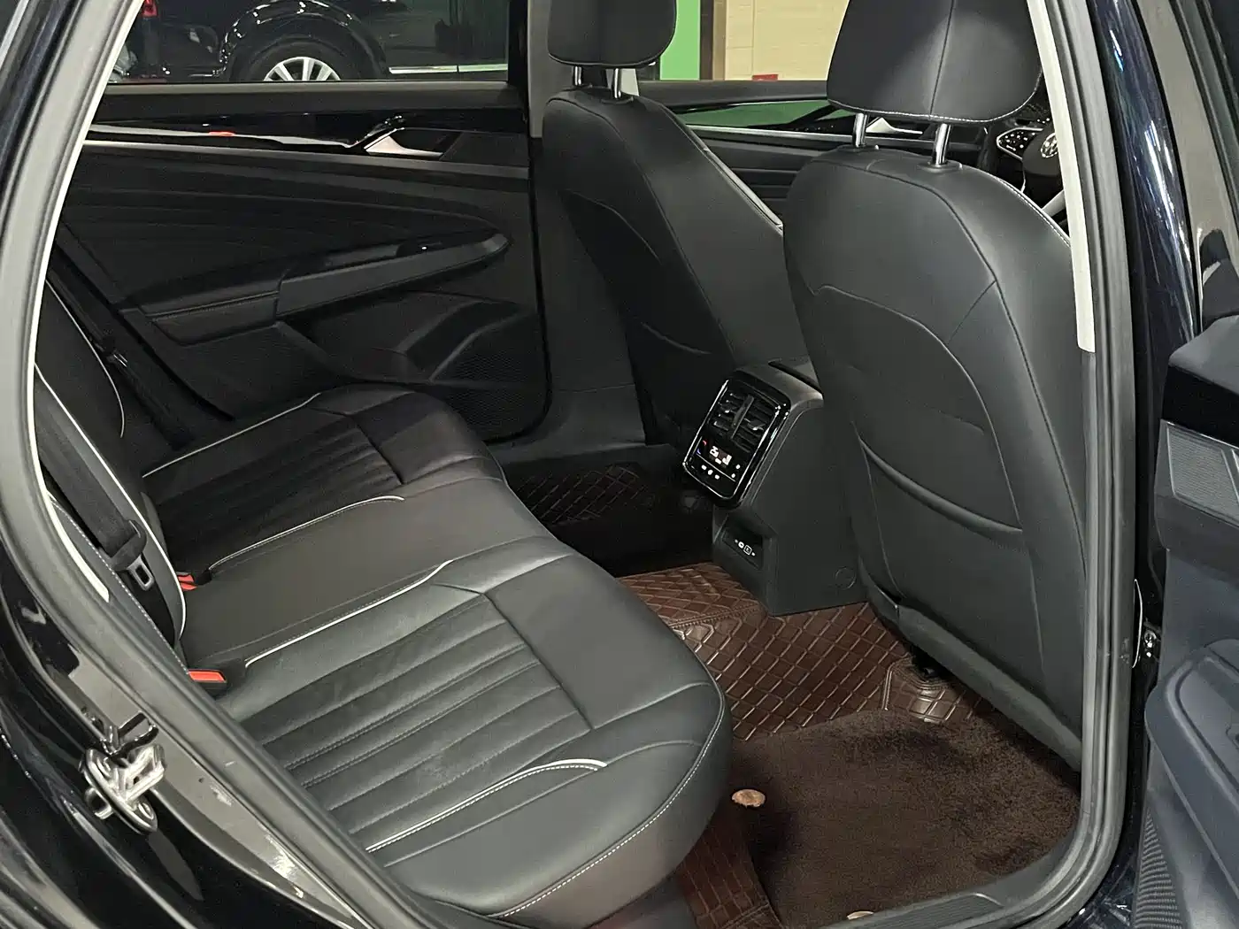 Volkswagen Passat 2023 330TSI Elite Edition фото 15