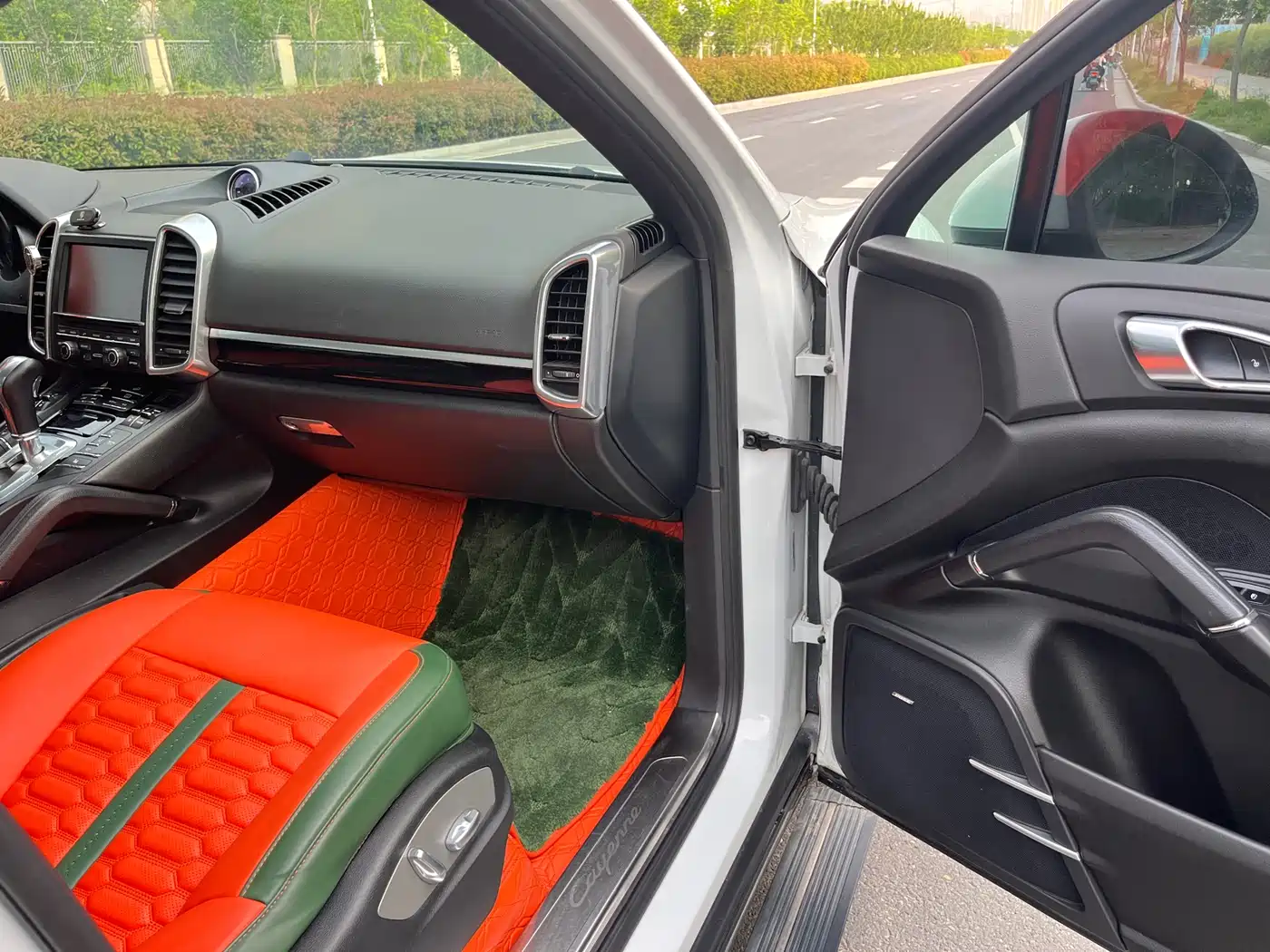 Porsche Cayenne 2014 Cayenne Platinum Edition 3.0T фото 14