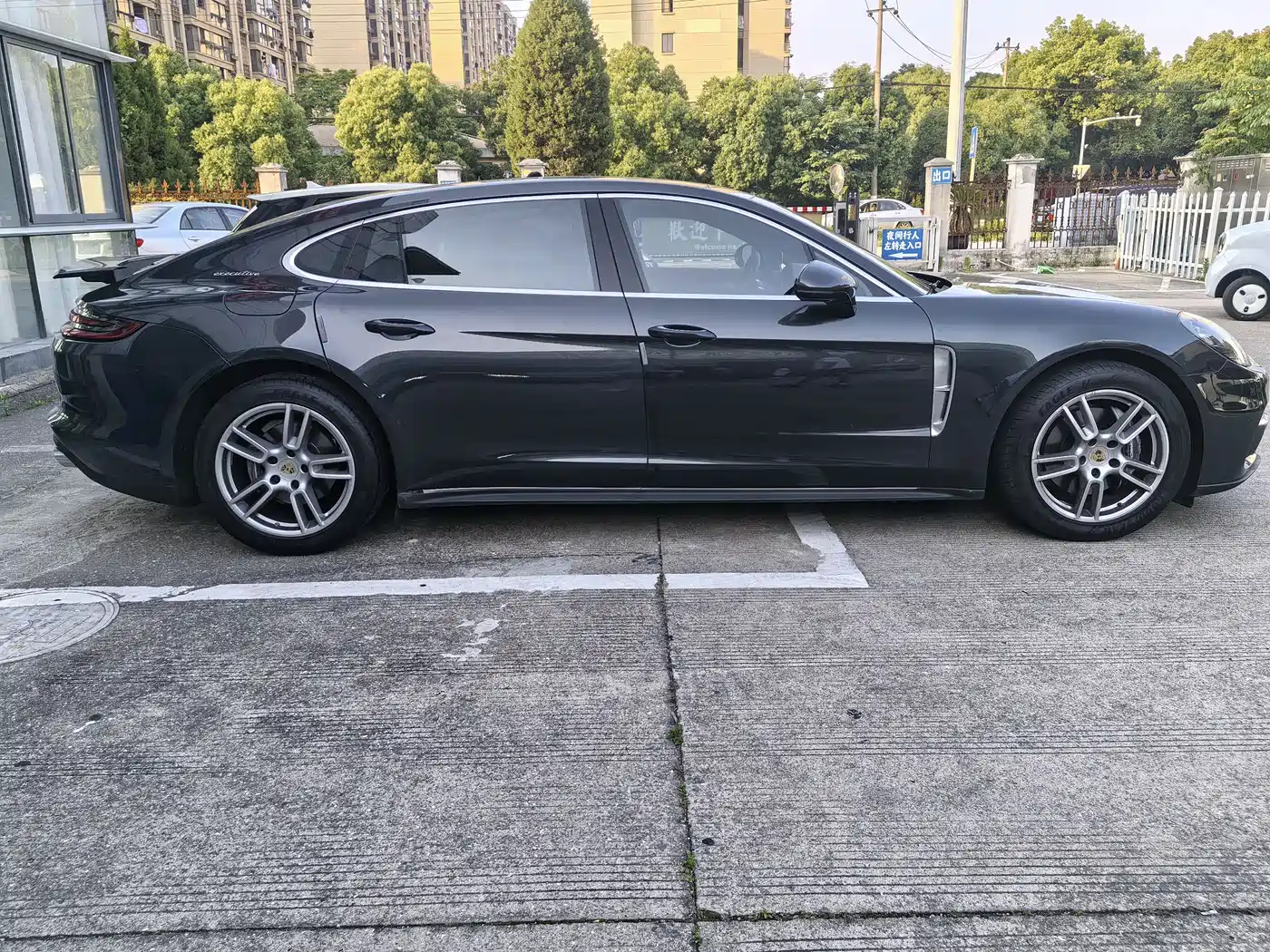 Porsche Panamera 2019 Panamera 4 Executive Long Wheelbase 2.9T фото 4