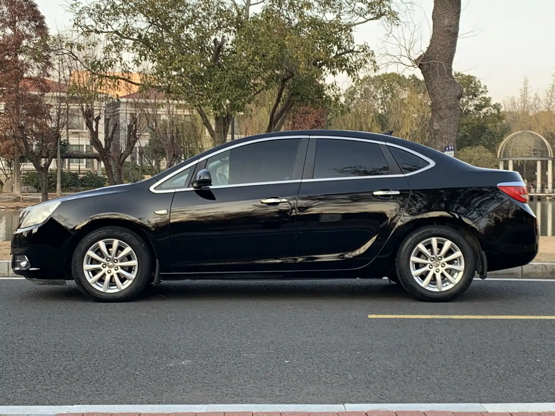 Photo 3 - Buick Excelle