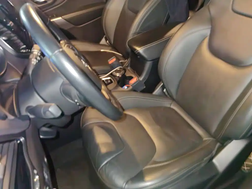 Photo 16 - Jeep Cherokee