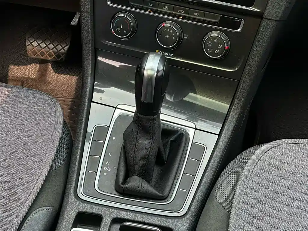 Volkswagen Golf 2018 1.6L Automatic Comfort фото 7